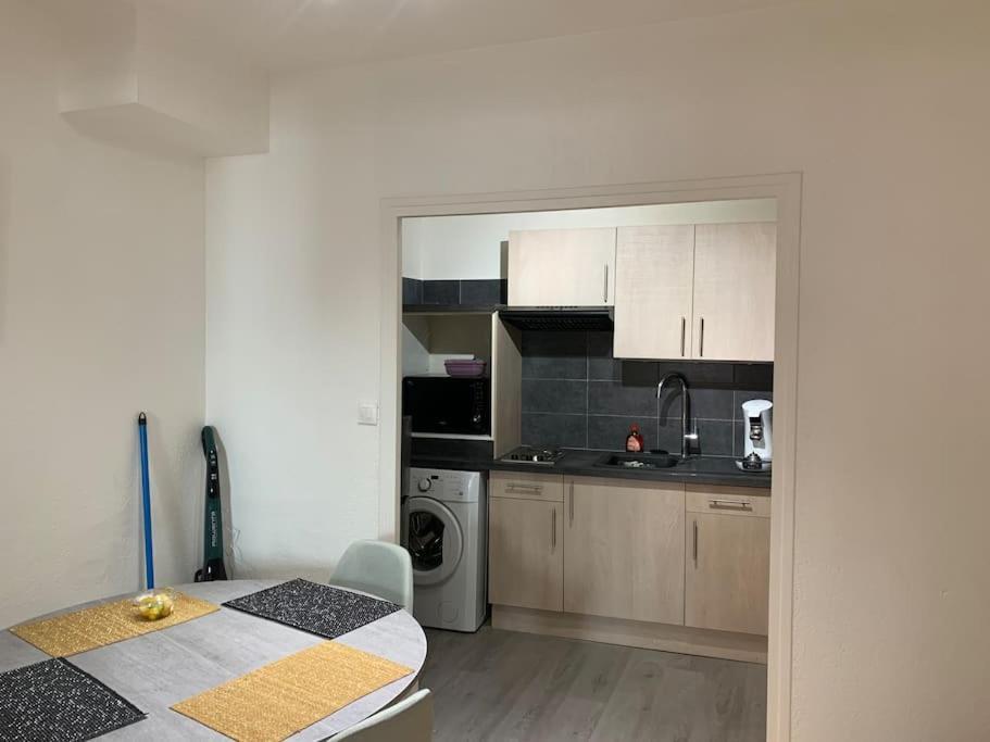 Aubenas : Beau Studio, Proche Du Chateau Exterior foto